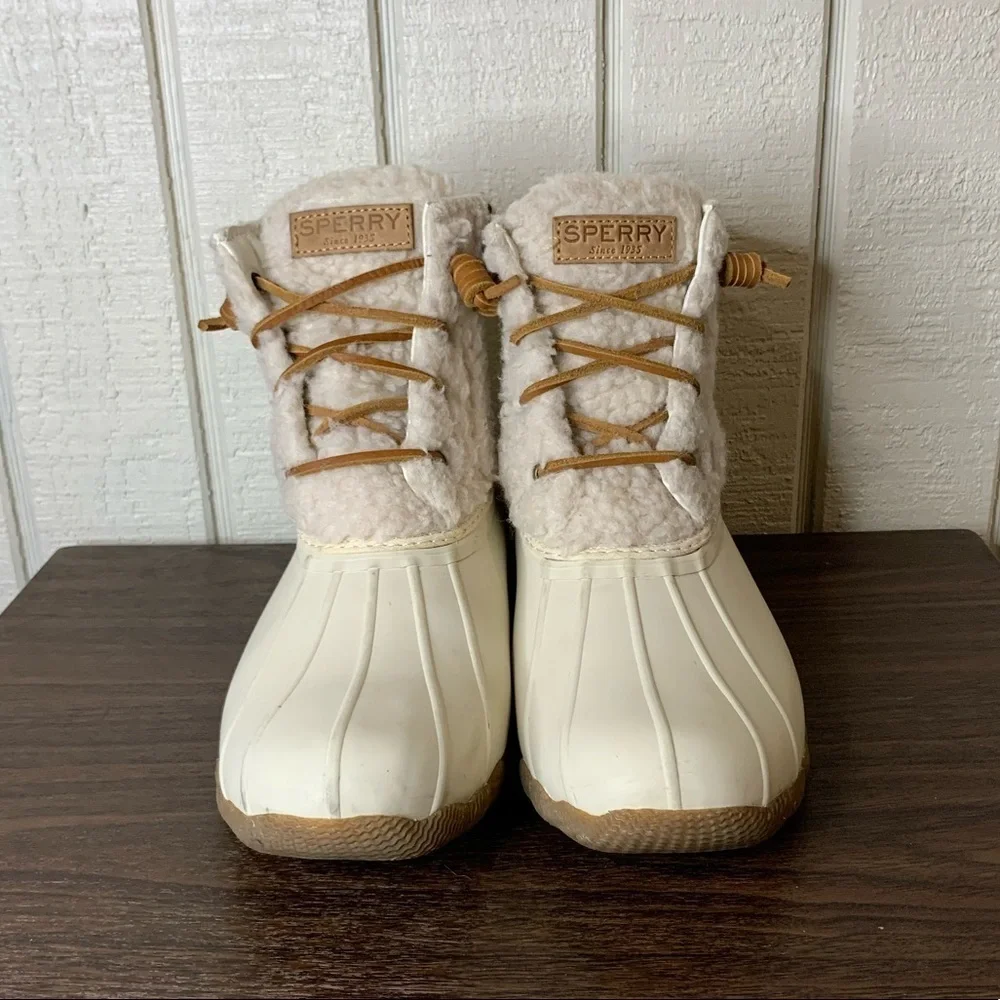 Sperry Topsider Saltwater boots, size 8.  Some slight scuffing (see pictures).